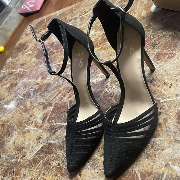 Heel’s shoes women I wore it once time with box size 8 m - Picture 7 of 11